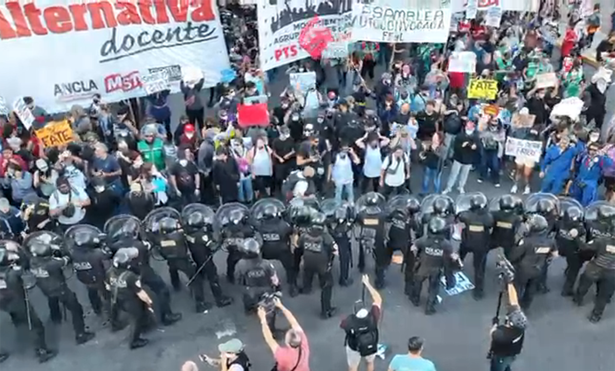 Video: los incidentes del Obelisco por una protesta contra la reforma laboral, desde un drone