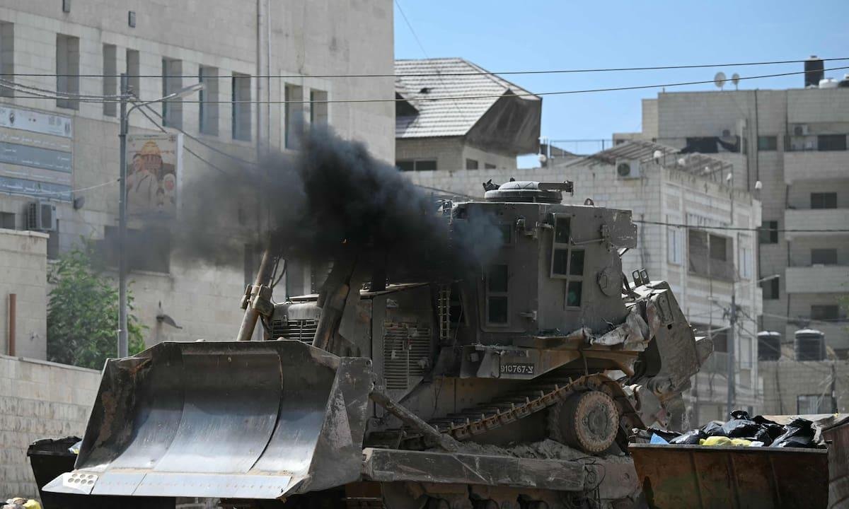 Objetos impactan en centro de datos de Amazon en Emiratos en pleno conflicto regional