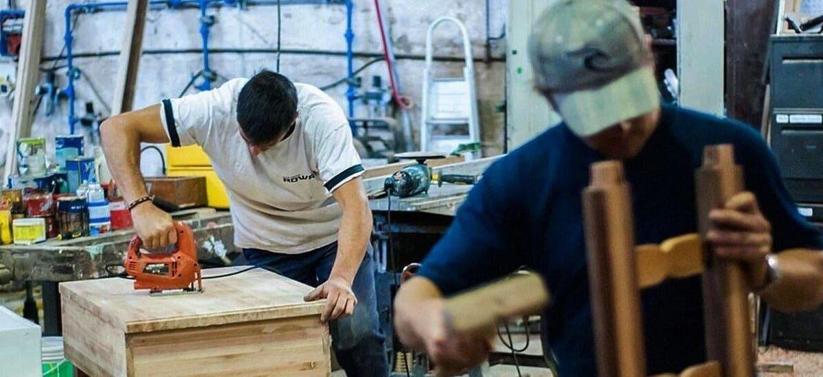 El Gobierno ordenó suprimir las horas extras en todo el país: el fin de las chambitas adicionales