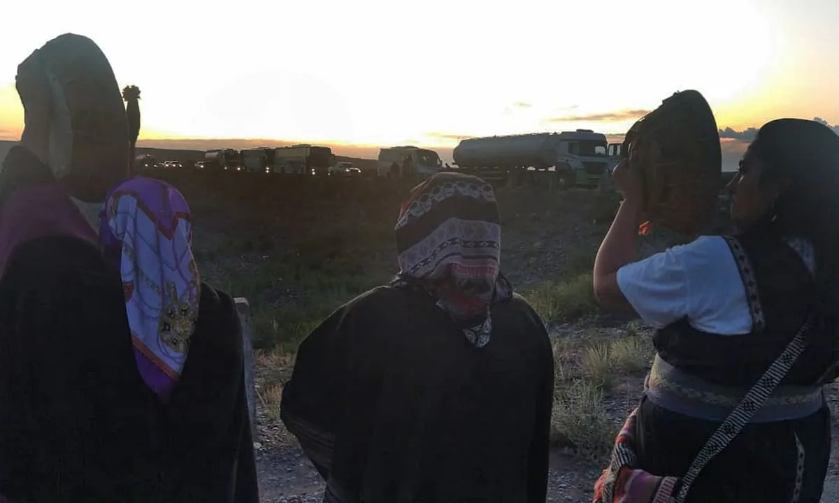 Imputaron a doce miembros de la comunidad mapuche por haber bloqueado una cantera en Vaca Muerta
