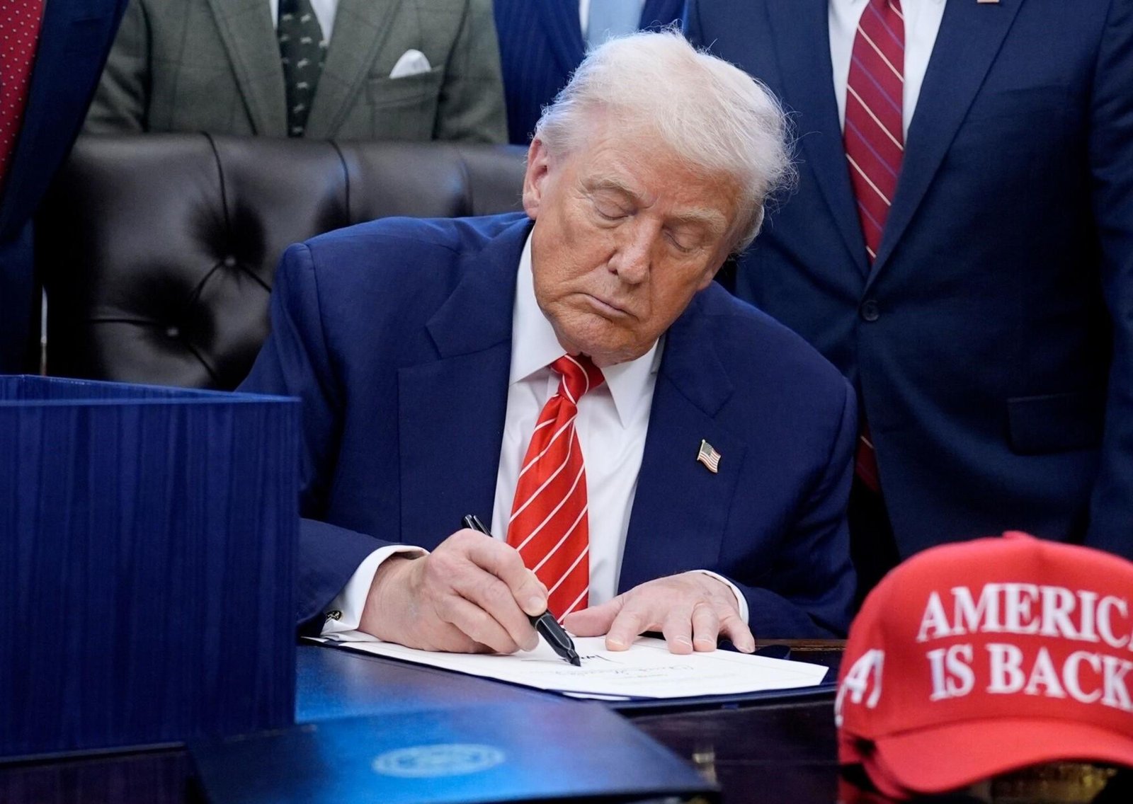 Trump firmó un presupuesto de 1,2 billones de dólares y puso fin al cierre parcial del gobierno