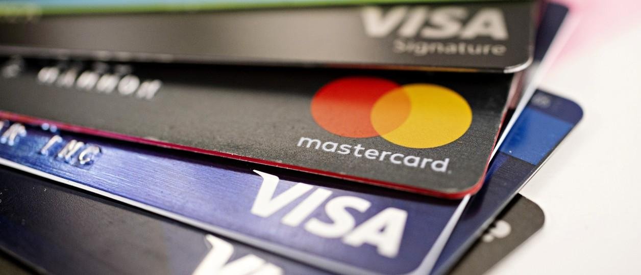 Gastos en el exterior: cómo pagar la tarjeta en febrero 2026 para ahorrar más de un 20%