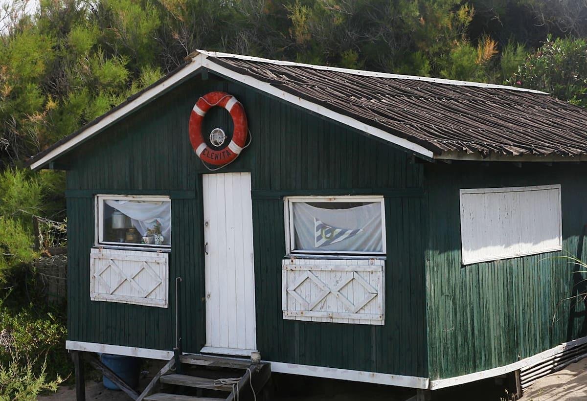 Visité la guarida de playa secreta de un expresidente: está cerca de Pinamar y es una joya poco conocida
