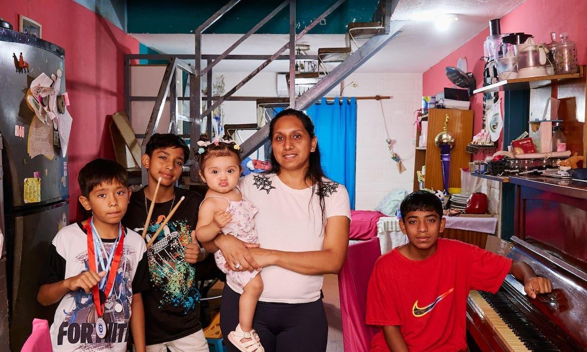 “En casa tengo un pianista, un futbolista y un regatista”: trabaja desde los 12 años y busca un empleo estable para que sus hijos cumplan sus sueños