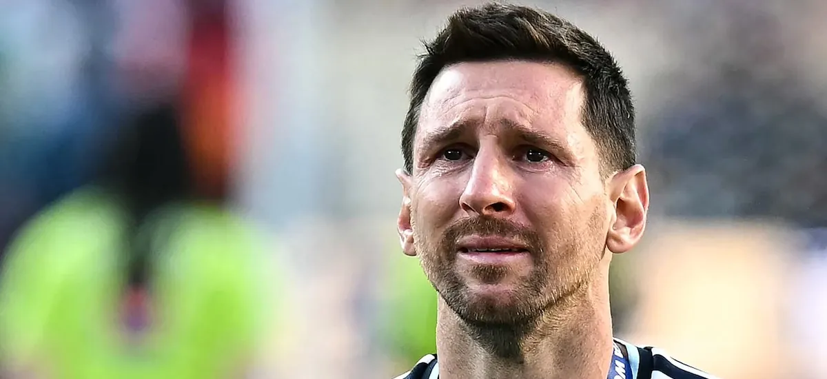 El llanto de Lionel Messi tras perder la final del Mundial y la ovación que recibió de los hinchas argentinos