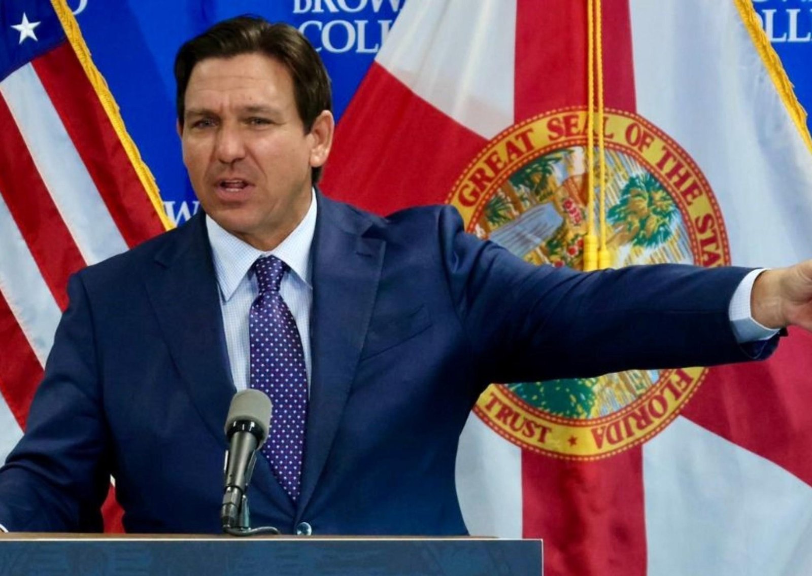 Malas noticias para migrantes en Florida: DeSantis endureció el examen de licencias de conducir comunes desde esta fecha