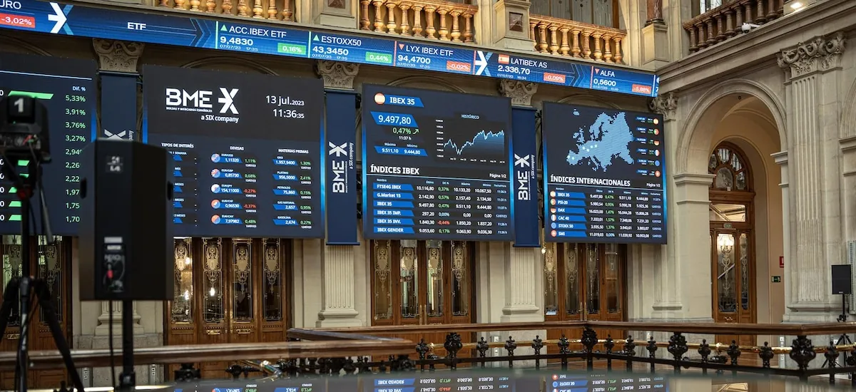 El Ibex 35 abre a la baja y pierde los 17.000 puntos con el petróleo por encima de los 102 dólares