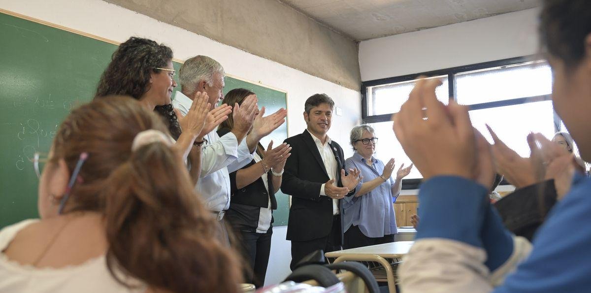 Axel Kicillof cruzó a Javier Milei: “El Dios mercado no construye escuelas”