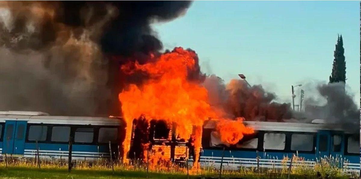 Pánico: se incendió el Tren de las Sierras en Córdoba con más de 120 pasajeros a bordo