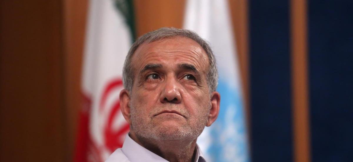 El presidente iraní, el jefe del poder judicial y un jurista asumen el liderazgo temporal del país