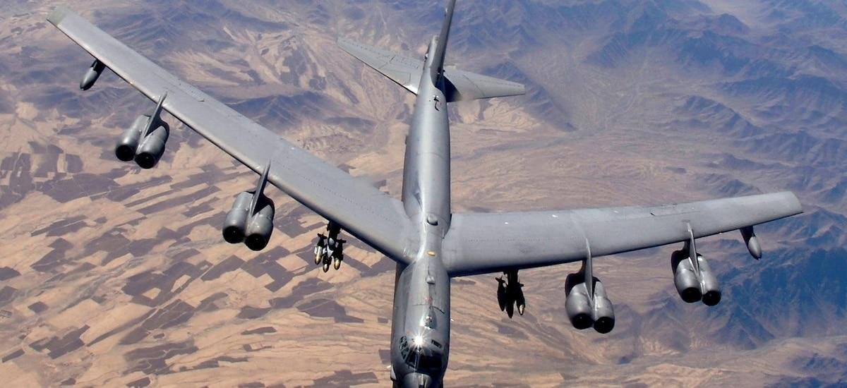 Estados Unidos ya impactó 1.700 objetivos en Irán e incorporó al bombardero el B-52 al conflicto