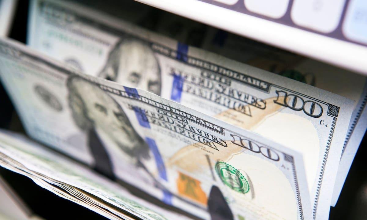 Los argentinos volvieron a comprar fuerte en enero y demandaron US$2730 millones