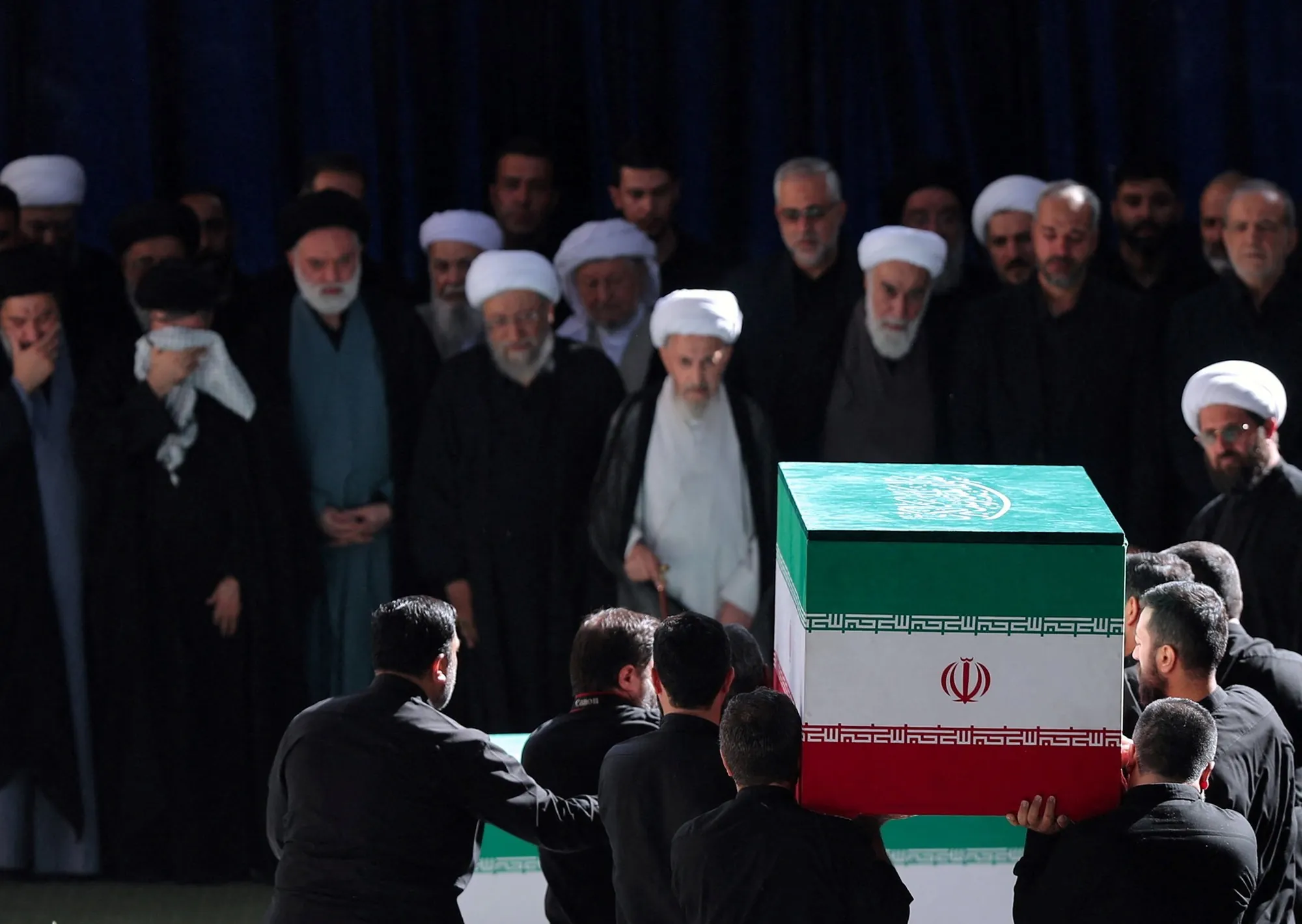 Una multitud despide al líder supremo Alí Khamenei en Irán y su hijo Mojtaba es el gran ausente en el funeral