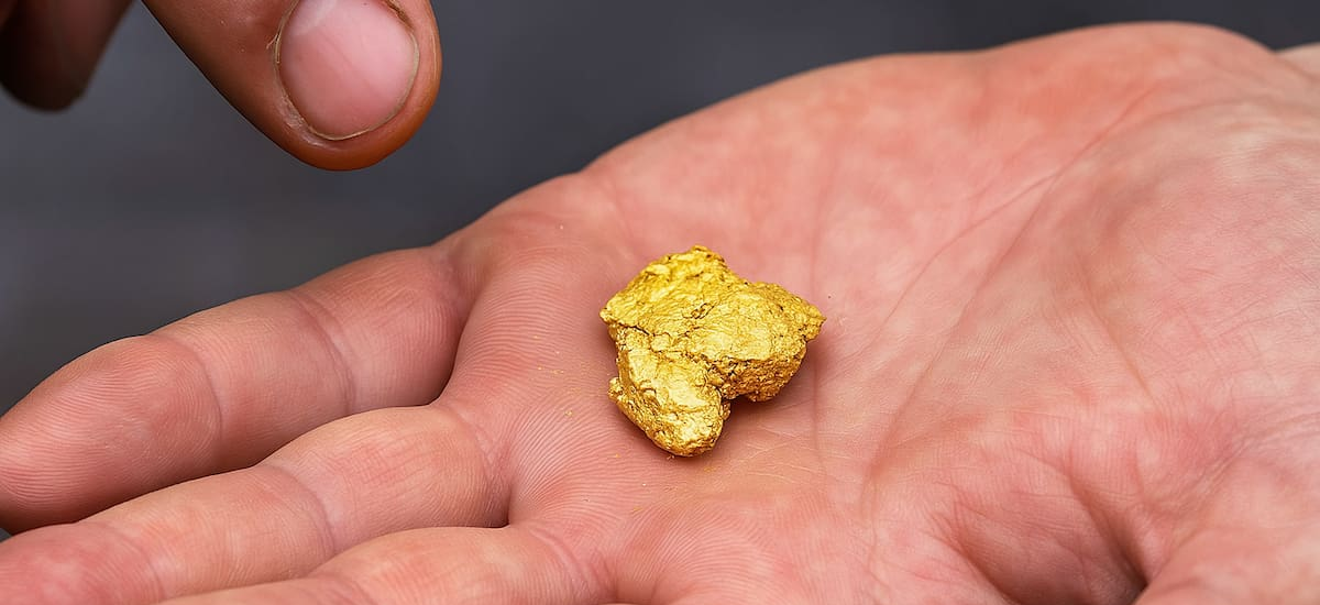 Todos lo tiran a la basura pero contiene oro de 22 quilates que puede valer miles de dólares