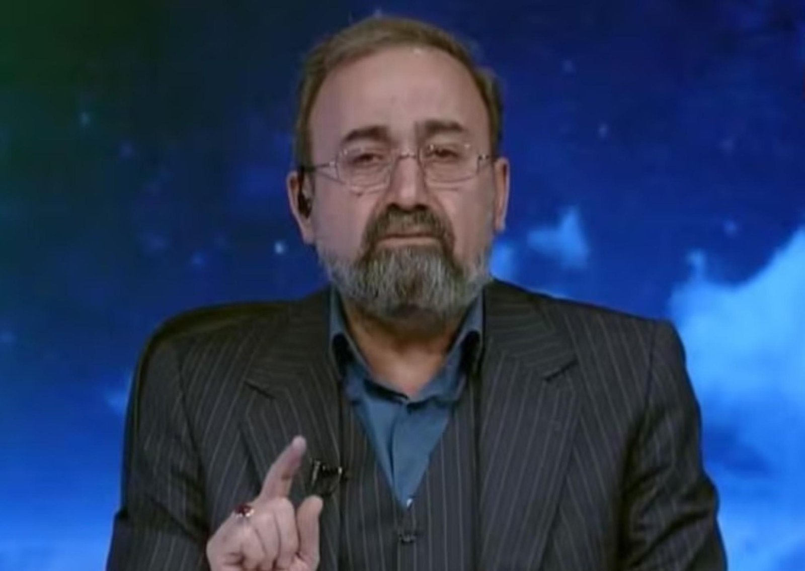 Un presentador de la televisión estatal iraní se quebró al anunciar la muerte de Ali Khamenei: "El dulce y puro trago del martirio"