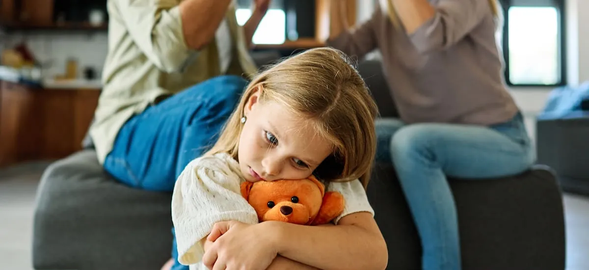 La Suprema Corte analiza eliminar el permiso paterno: la madre podría sacar a su hijo del país sin aval del padre