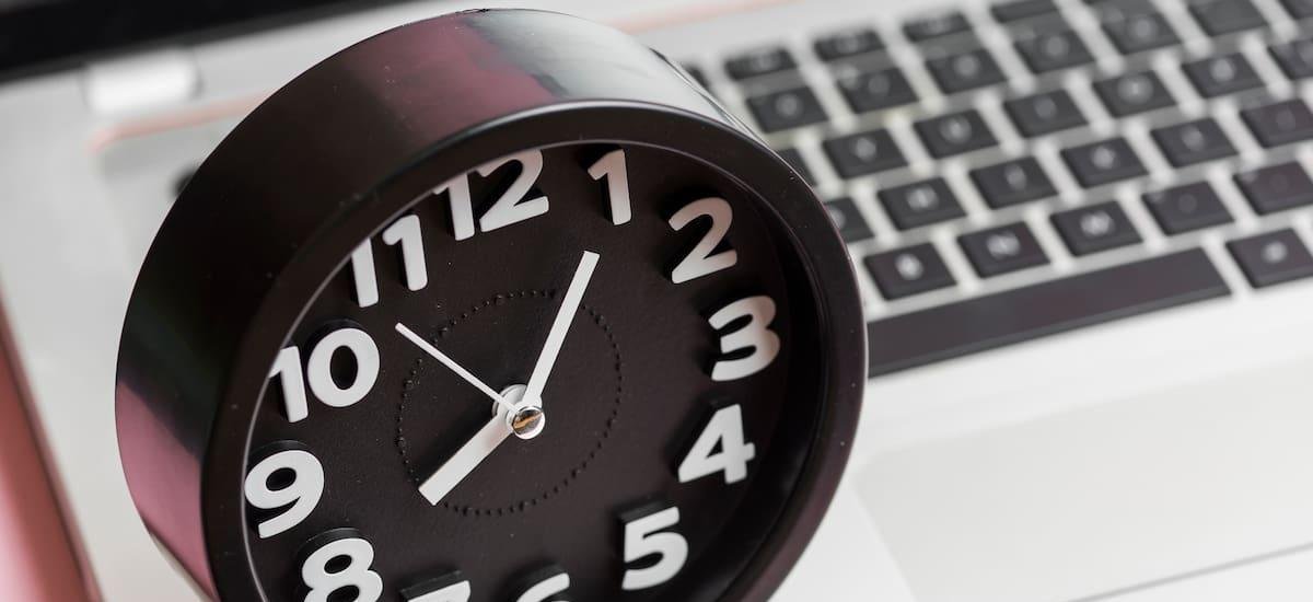 Golpe al empleo privado: los trabajadores del Estado ahora cobrarán el mismo sueldo por hacer menos tareas