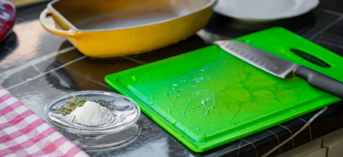 Adiós a las tablas de picar tradicional: la nueva tendencia que reemplaza al plástico y no contamina los alimentos ni produce bacterias