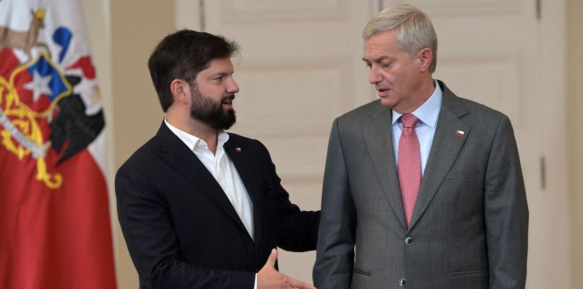 Kast suspende el traspaso con Boric en medio de presiones de EE.UU. por un proyecto con China