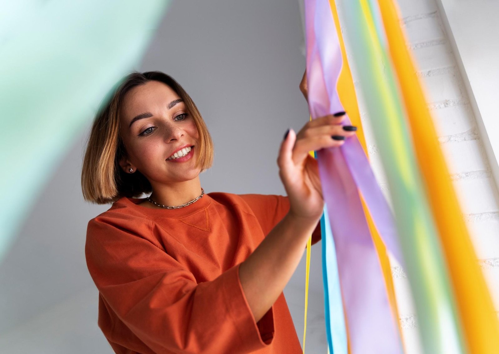 Los tres colores que usan las personas visionarias, según la psicología