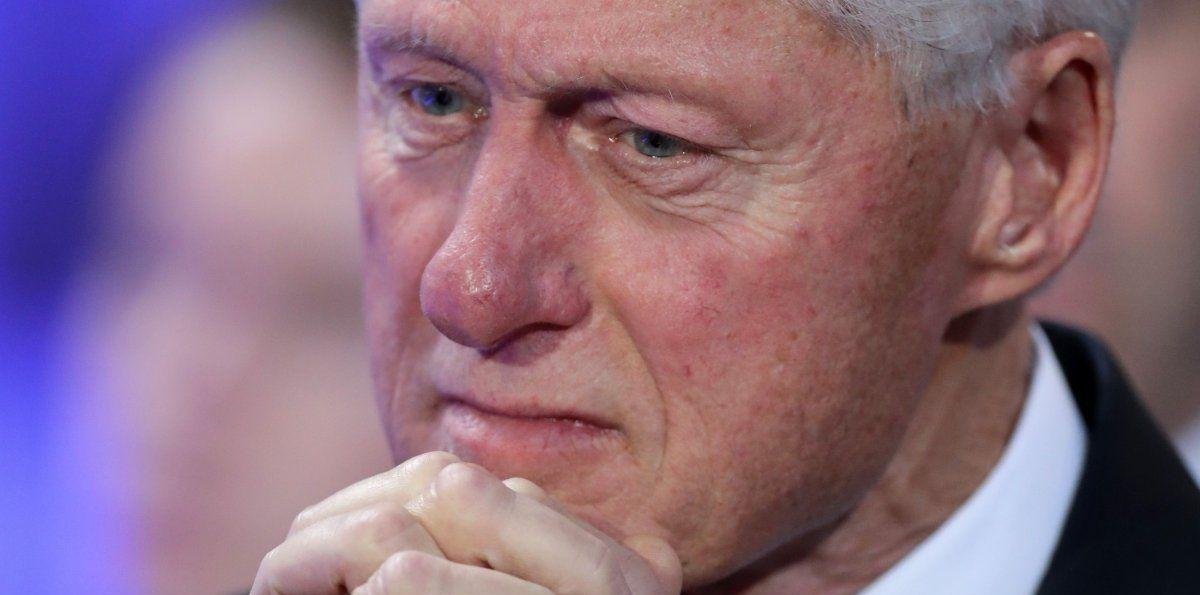 Bill Clinton se presentó ante la Justicia y aseguró desconocer los delitos cometidos por Jeffrey Epstein