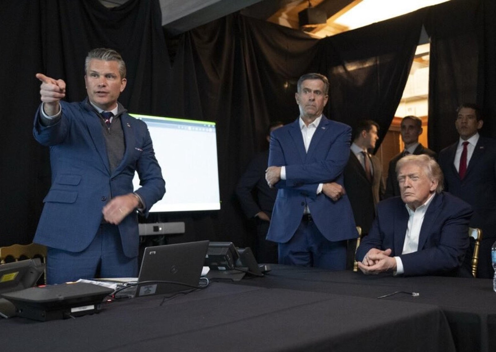 EE.UU. bombardeó Caracas. Y por la tarde, me fui a nadar...