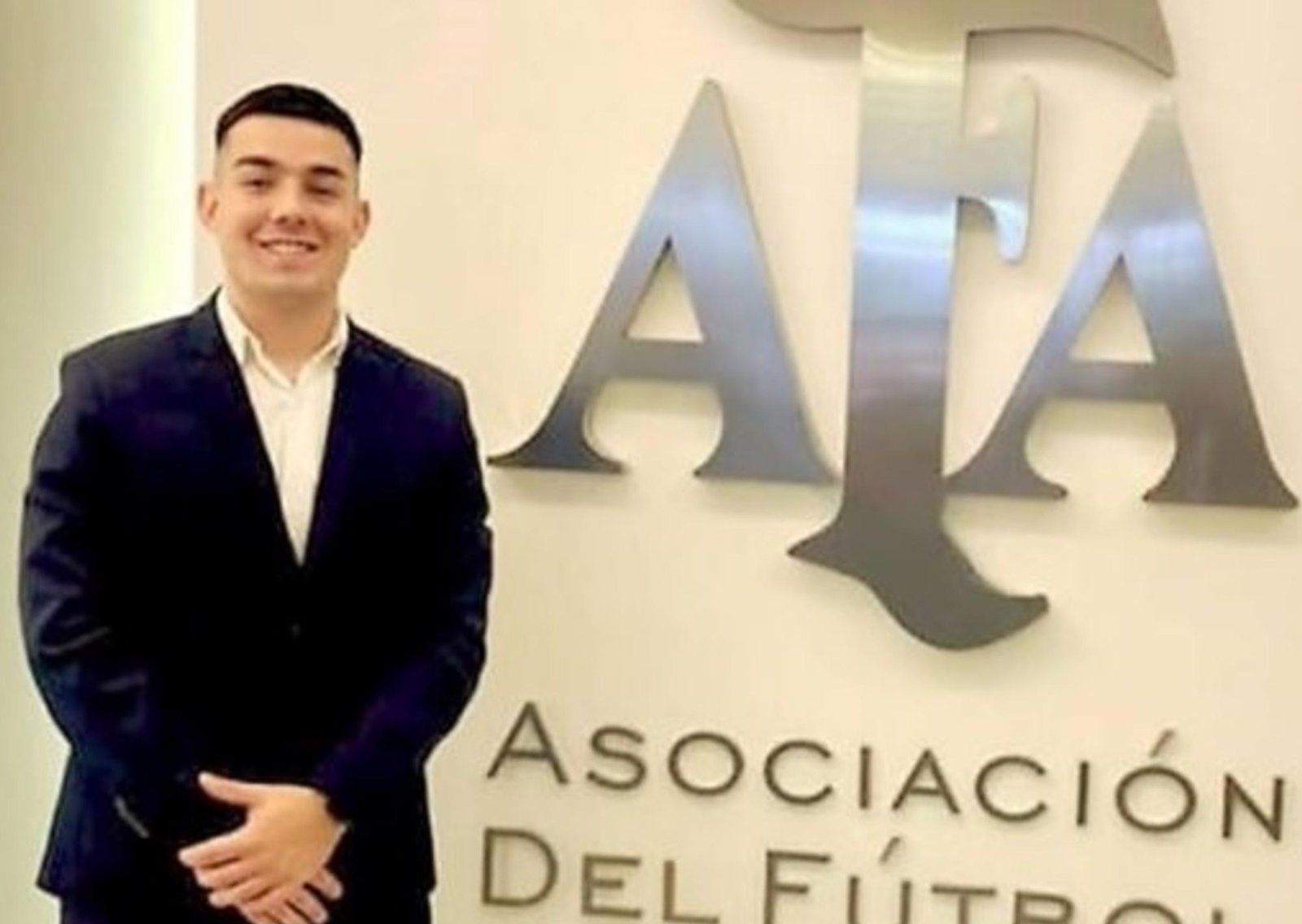 El desgarrador mensaje de la novia del árbitro que murió en la ruta tras dirigir una final del Torneo Regional: "Te esperaba en casa"