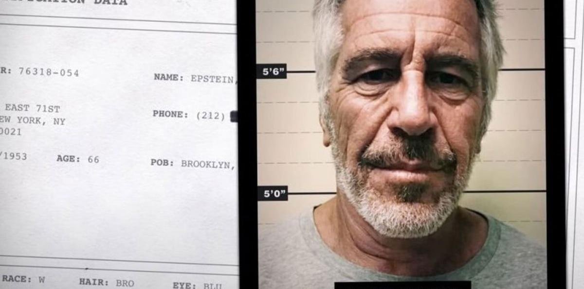 Expresidente Clinton da explicaciones sobre sus fotos en los archivos Epstein