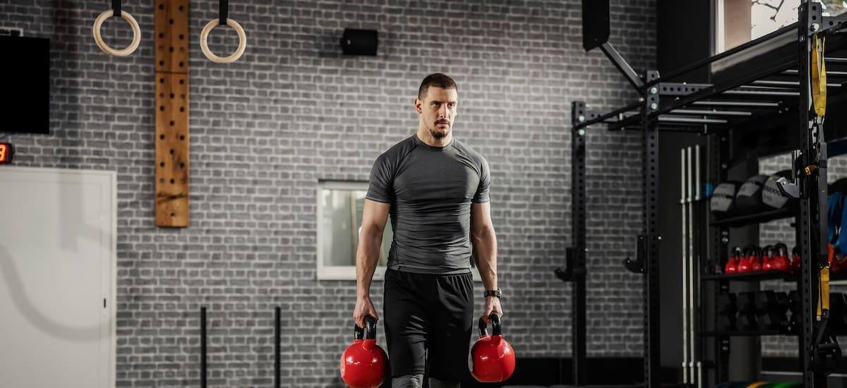 Cómo hacer la caminata del granjero: el ejercicio que trabaja todo el cuerpo, mejora el equilibrio y potencia la fuerza - El Cronista