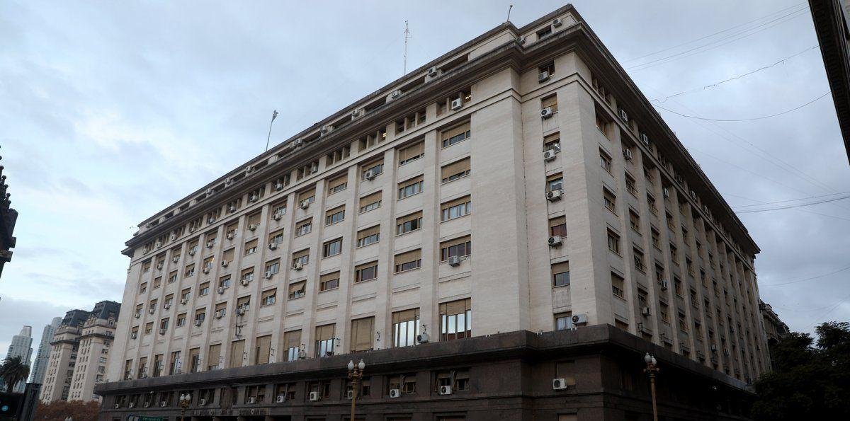 Las provincias solo hicieron emisiones de deuda en pesos durante enero