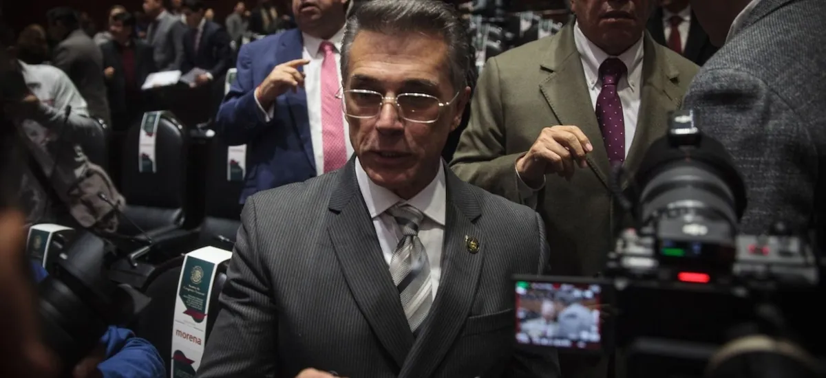 Morena cita a Sergio Mayer a audiencia para decidir su expulsión