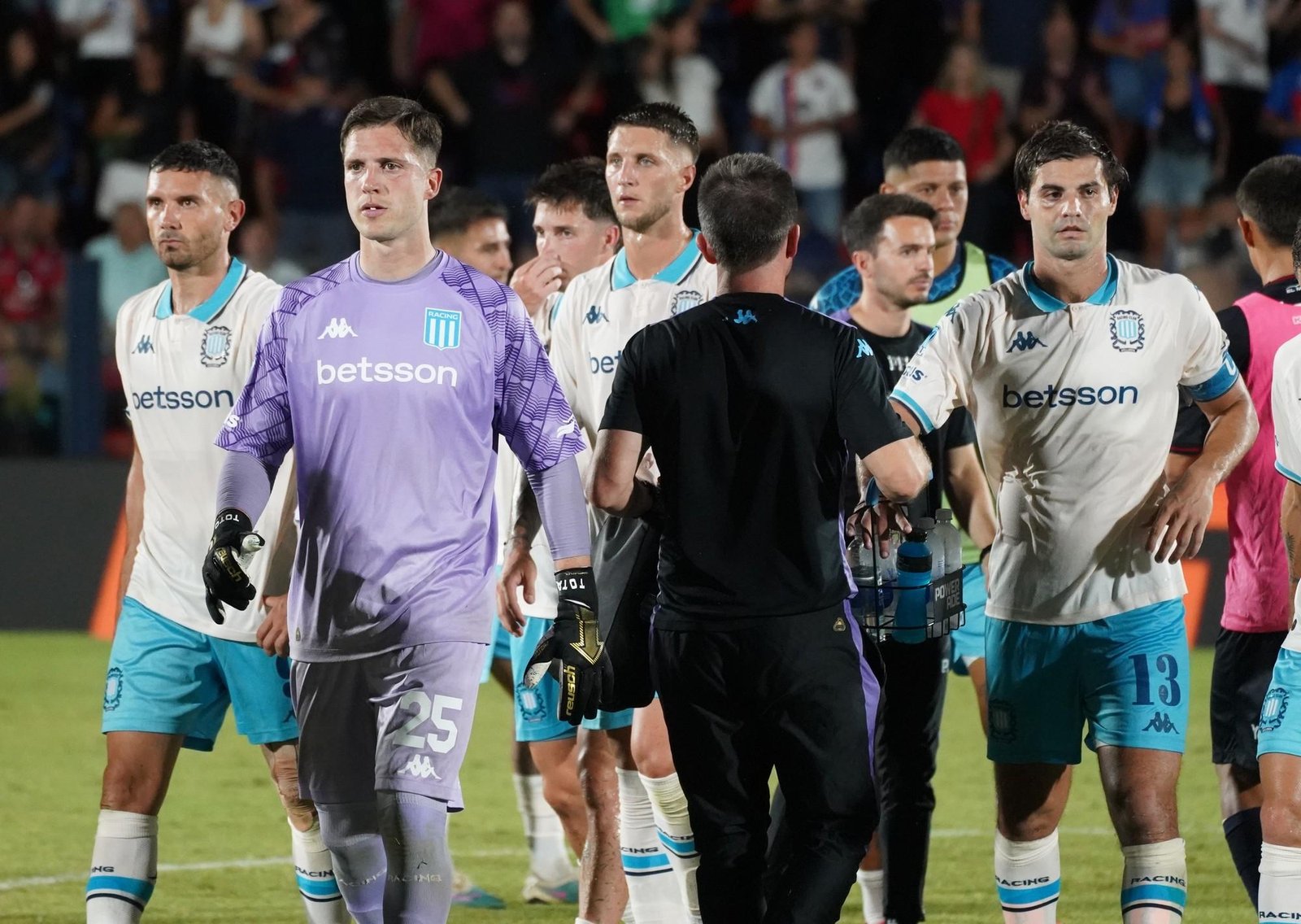 Tigre se aprovechó de un Racing que se pega tiros en los pies y perdió todo lo que jugó en el Apertura: 3-1 con una joya en el debut del Pity Martínez