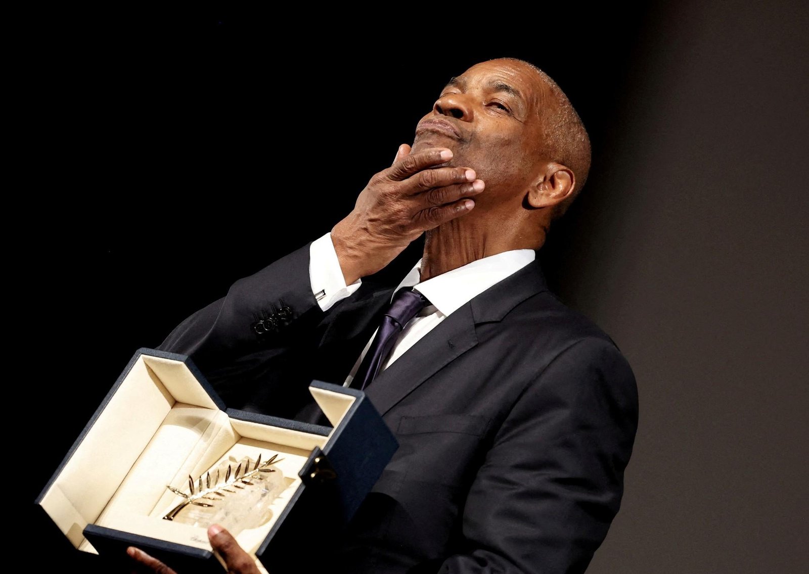 Cita del día de Denzel Washington: "Nunca sabes a quién impactas. Nunca sabes..."