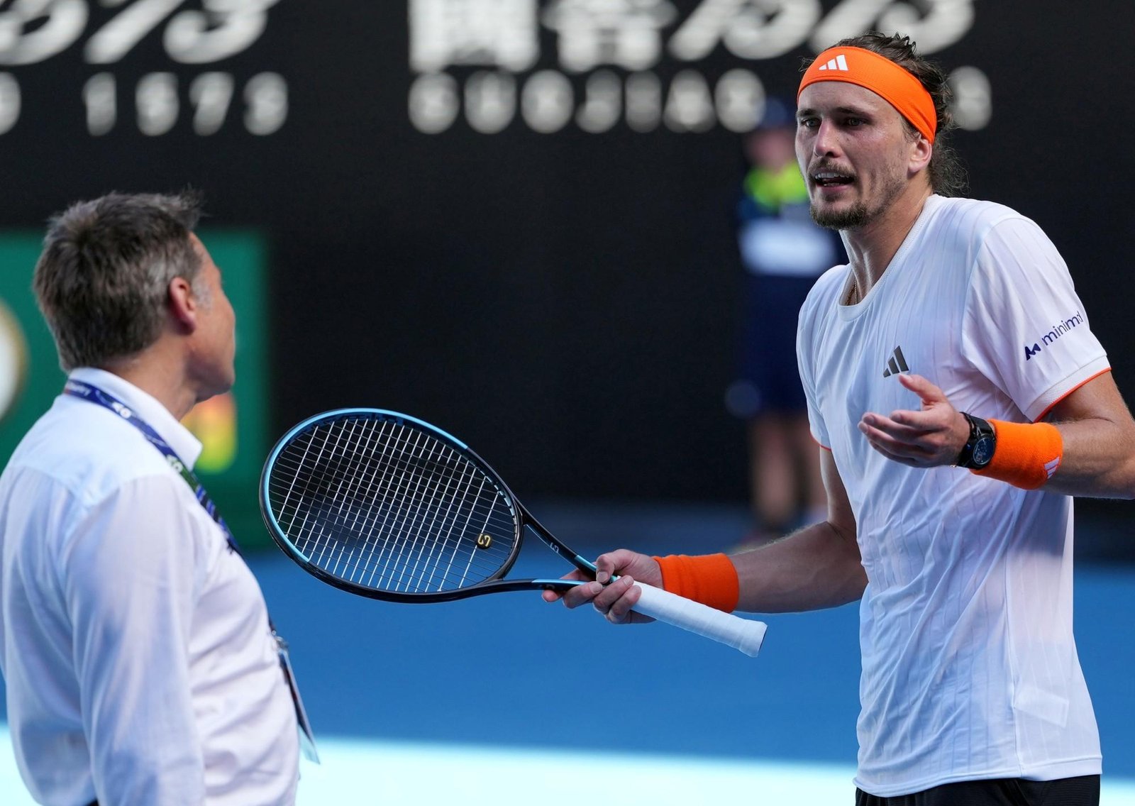 La furia de Alexander Zverev tras su dramática derrota con Carlos Alcaraz en el Abierto de Australia: insultos en pleno partido y favoritismos