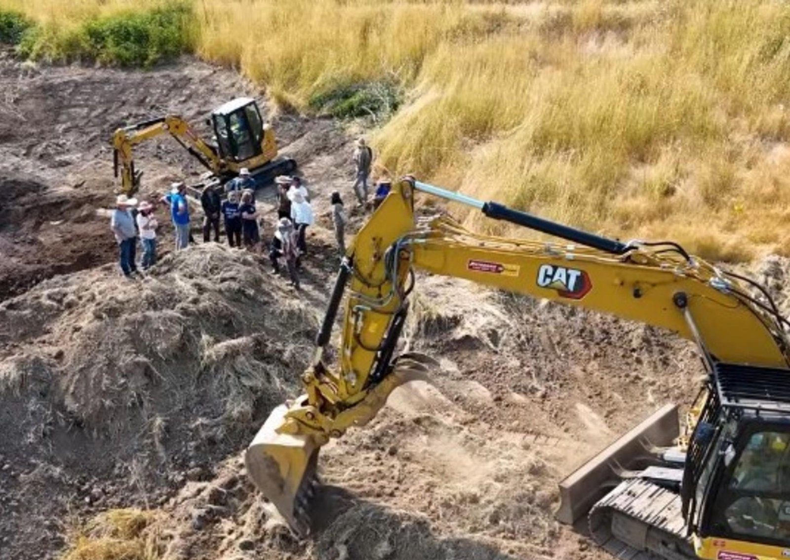 Los agricultores construyen un lago natural en una granja árida de Oregón y comienzan a restaurar el ciclo del agua en menos de seis meses
