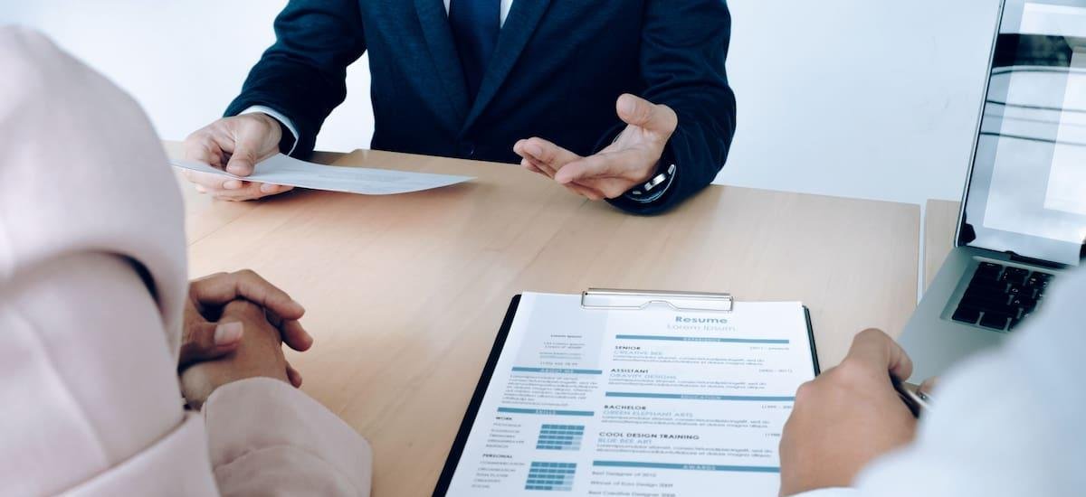 Buscar trabajo mientras se tiene empleo: reglas para no exponerse - El Cronista