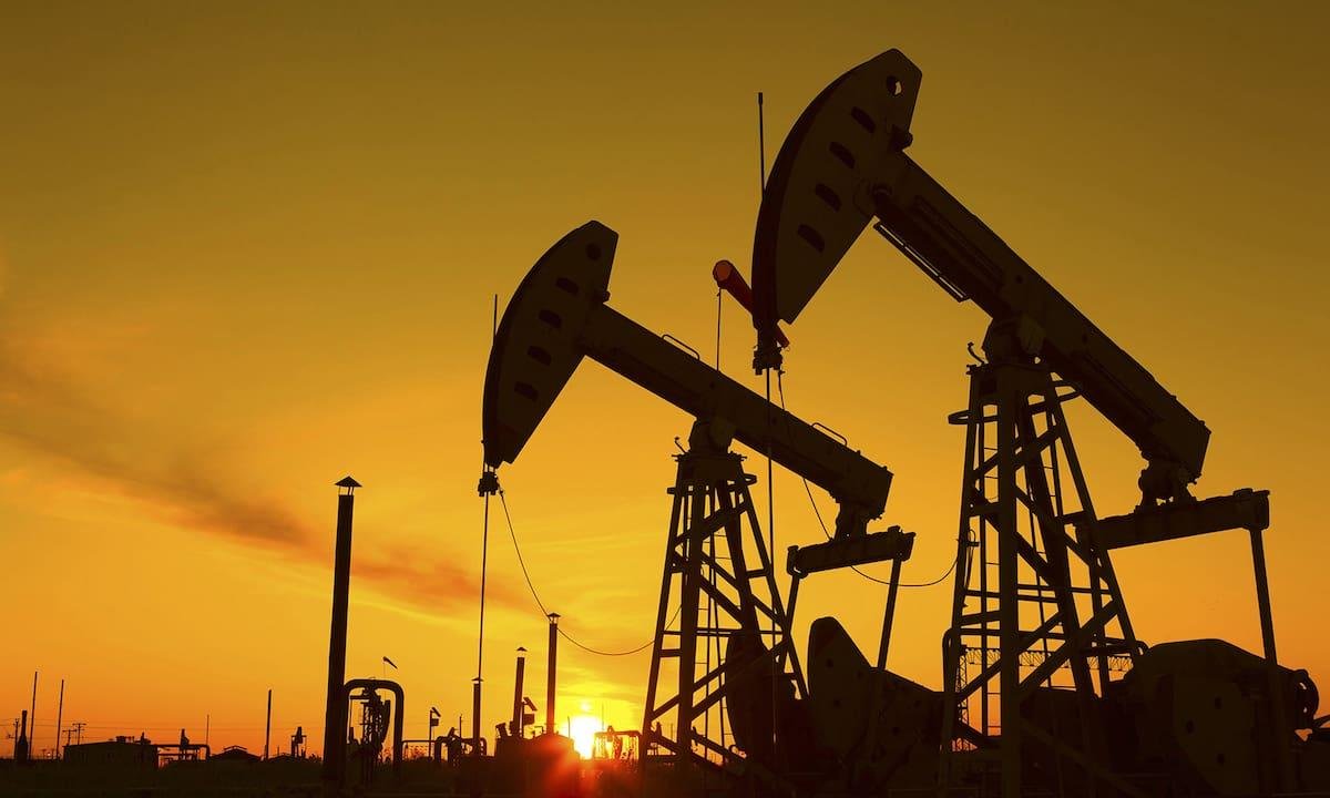 Cómo el conflicto en Medio Oriente amenaza el suministro de petróleo y sacude a los mercados