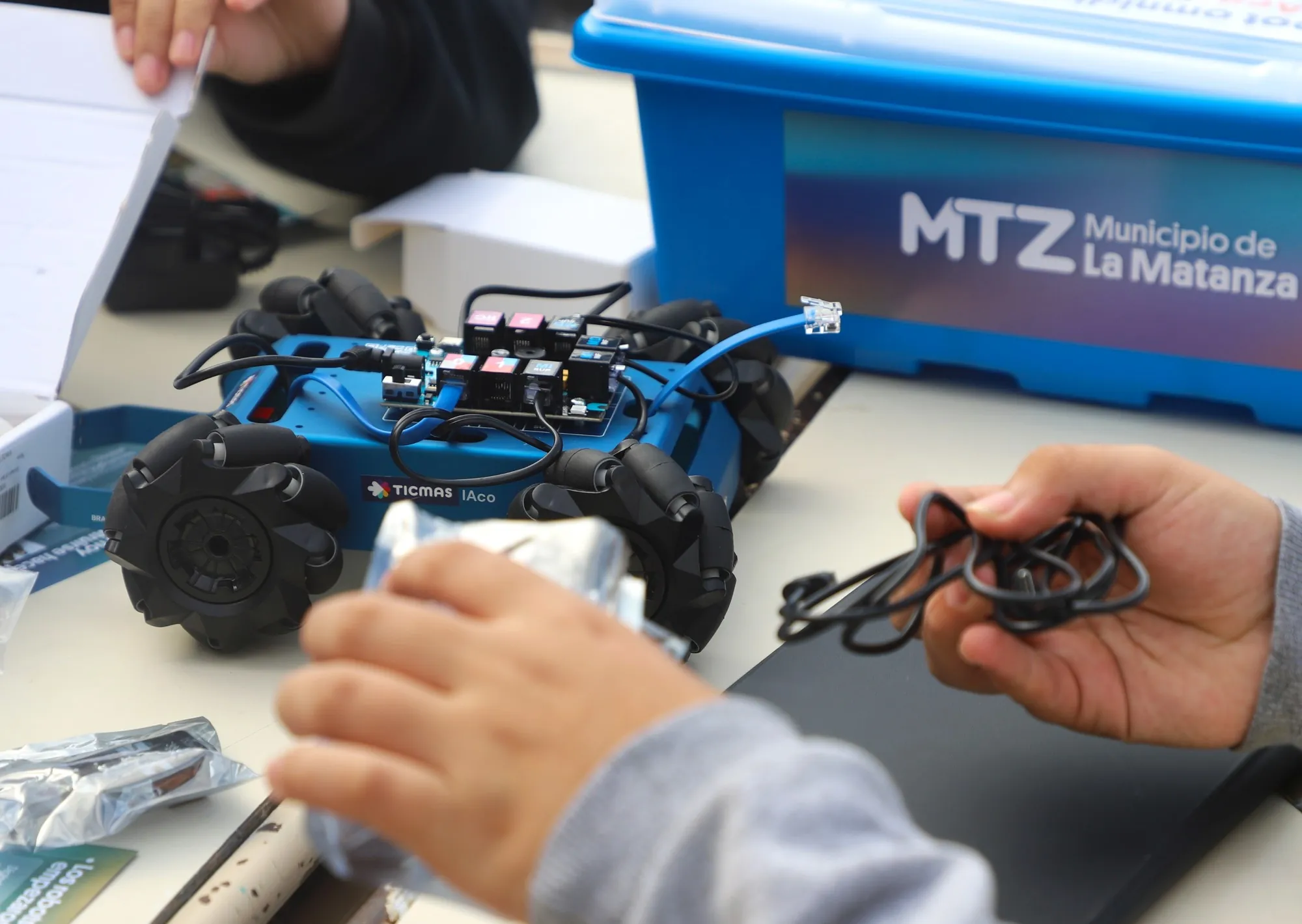 Otra propuesta de aprendizaje: La Matanza entrega kits tecnológicos a escuelas