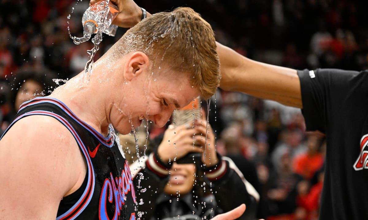 Huerter llega a Detroit en acuerdo de cuatro jugadores y tres equipos, según fuentes de AP