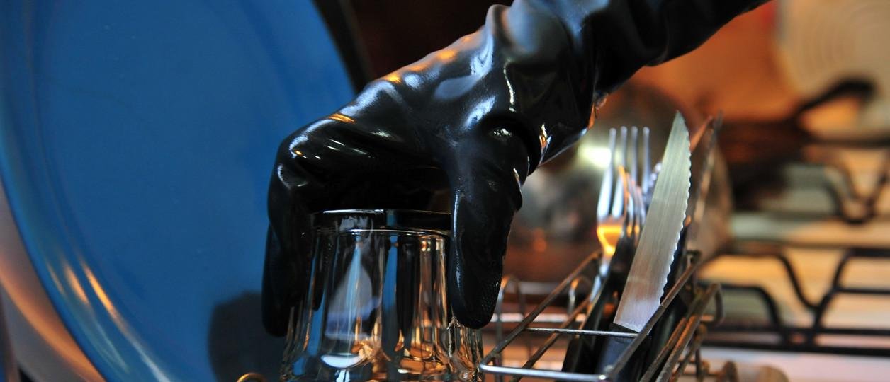 Empleadas domésticas: cuánto se paga por hora y por mes en febrero y marzo 2026 con aumento y bono