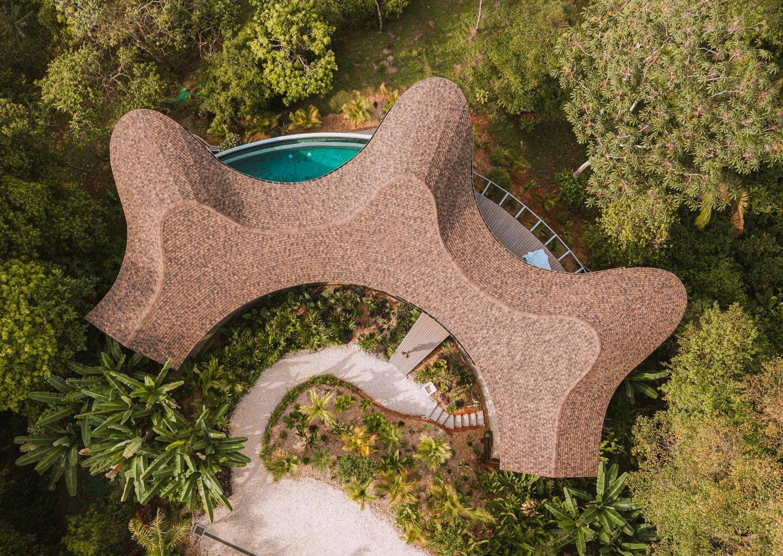 El misterio de Ojo de Nila: la casa que flota sobre la selva en Costa Rica