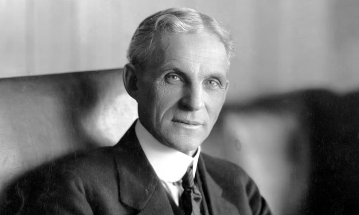 Henry Ford, multimillonario industrial: “El fracaso es la oportunidad de comenzar de nuevo, esta vez de manera más inteligente”