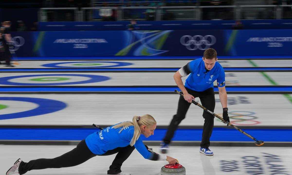 Juegos Olímpicos de Invierno inician con las pruebas mixtas de curling tras breve apagón