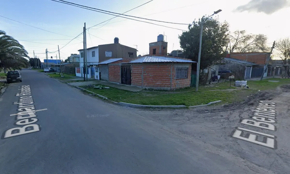 Un adolescente de 17 años fue asesinado por motochorros cuando iba al colegio junto a su padre