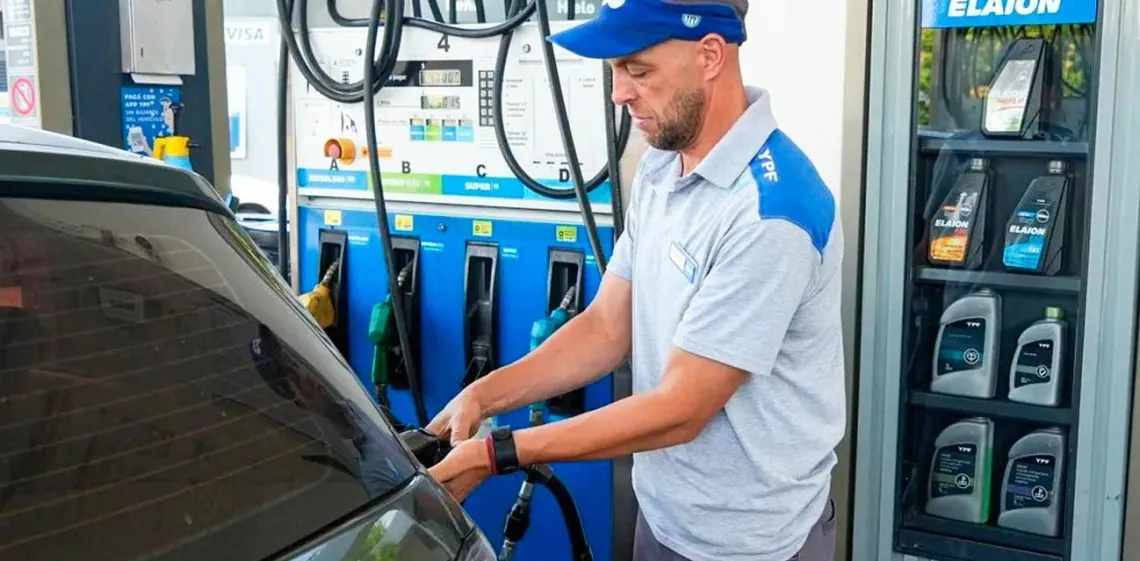 Restringen la venta de GNC en estaciones de servicio del AMBA para priorizar el consumo residencial