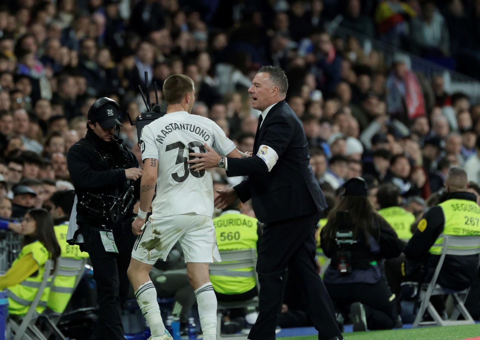 Franco Mastantuono y un partido para el olvido en el Real Madrid: jugó 20 minutos y se fue expulsado en la derrota histórica ante el Getafe