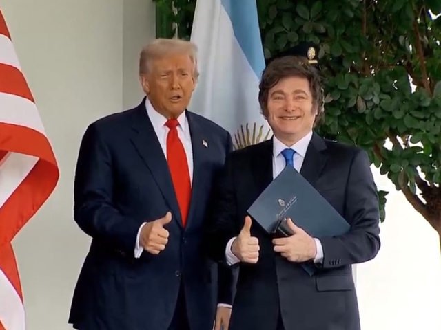 вЂњTrump vuelve a ganar a lo grande con el intercambio de pesos argentinosвЂќ, el artГ­culo que difundiГі la Casa Blanca sobre las ganancias de Estados Unidos