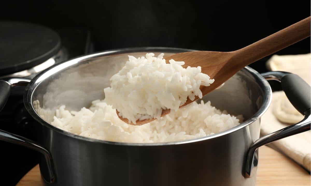 El chef Diego Domínguez Almudévar cuenta el método asiático para lograr un arroz blanco suelto y esponjoso