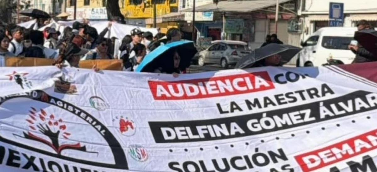Integrantes de la UPREZ instalan plantón frente al Palacio de Gobierno de Toluca, Edomex: esta es la razón de su manifestación