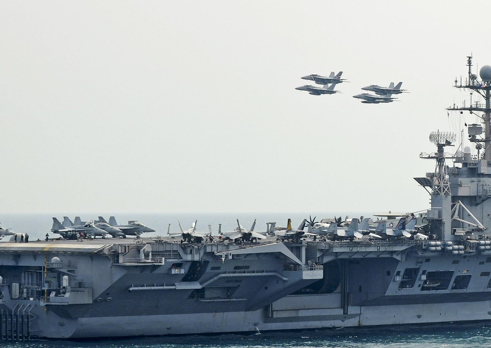 Irán anunció que bombardeó el portaaviones Abraham Lincoln de los Estados Unidos, pero el Pentágono salió a negarlo